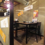 お料理を囲んでワイワイ過ごせるテーブル席は、女子会・グループ宴会に人気です。貸切は最大23名様◎