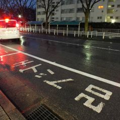 お店の目の前にチケット制駐車場もあるのでお車でも安心してご来店頂けます。(有料ですが領収書提示で焼餃子(3ケ入り)サービス、店内御飲食に限ります)