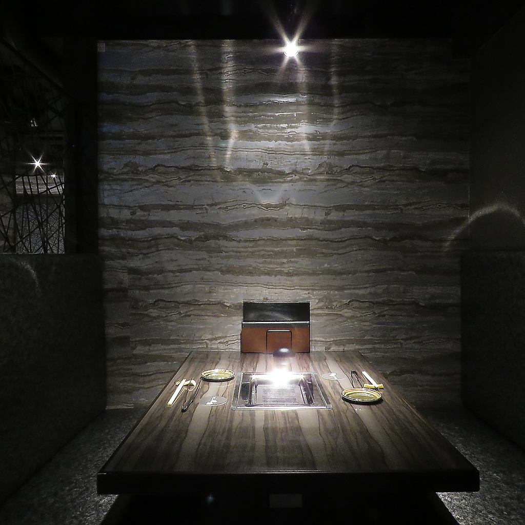 こだわり抜いた店内で焼肉をお楽しみ下さい。