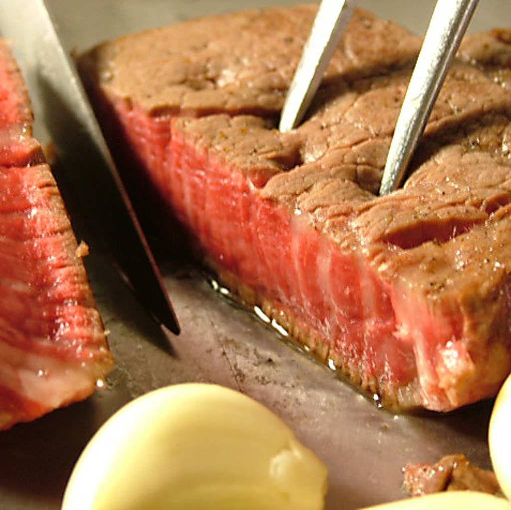 じゅぅっと焼きあがる音がたまりません！これを食べれば人気店の理由がわかります◎