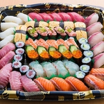 おうちでちょっと華やかな寿司パーティーを開催★お持ち帰り用のセットも豊富に取り揃えております！