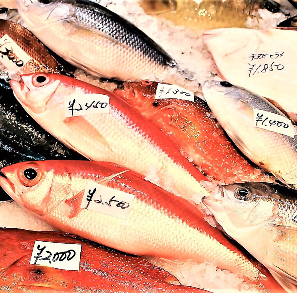 前菜は種類豊富にご用意！人気NO、１　海鮮カルパッチョ盛り合わせ