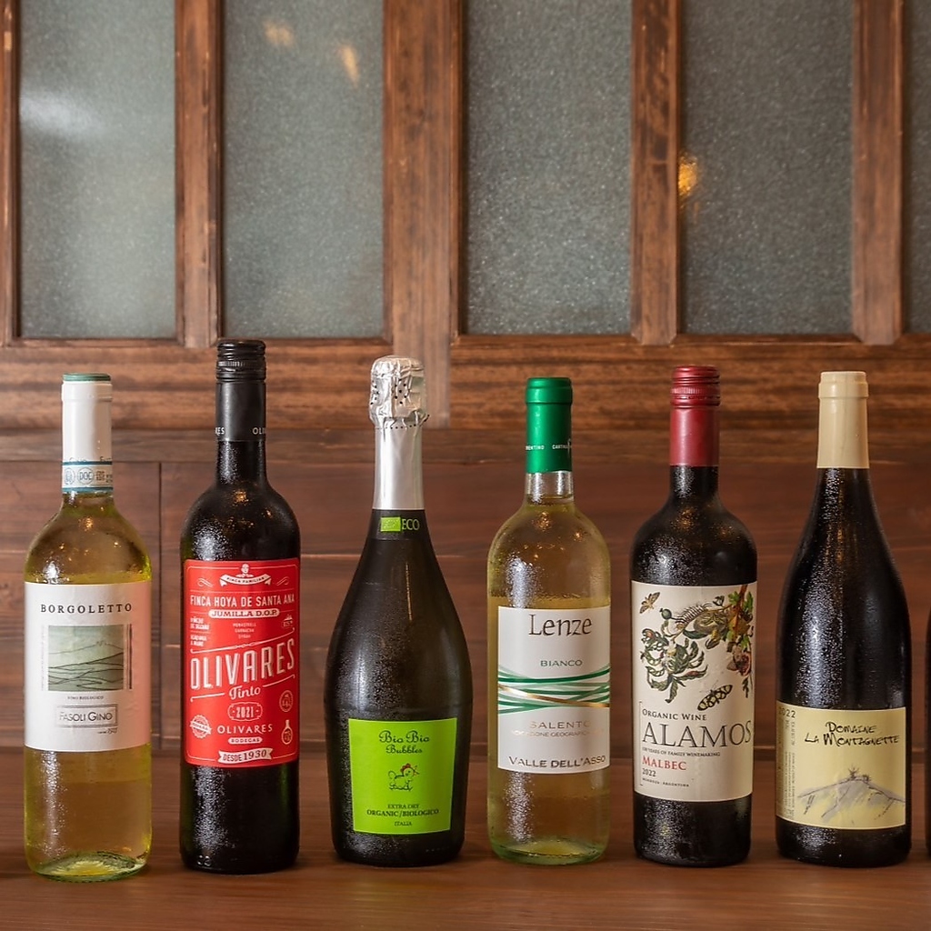 バリエーション豊富な自然派ワインも各種ご用意！美味しい料理の味わいを一層と引き立てます。