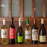 バリエーション豊富な自然派ワインも各種ご用意！美味しい料理の味わいを一層と引き立てます。