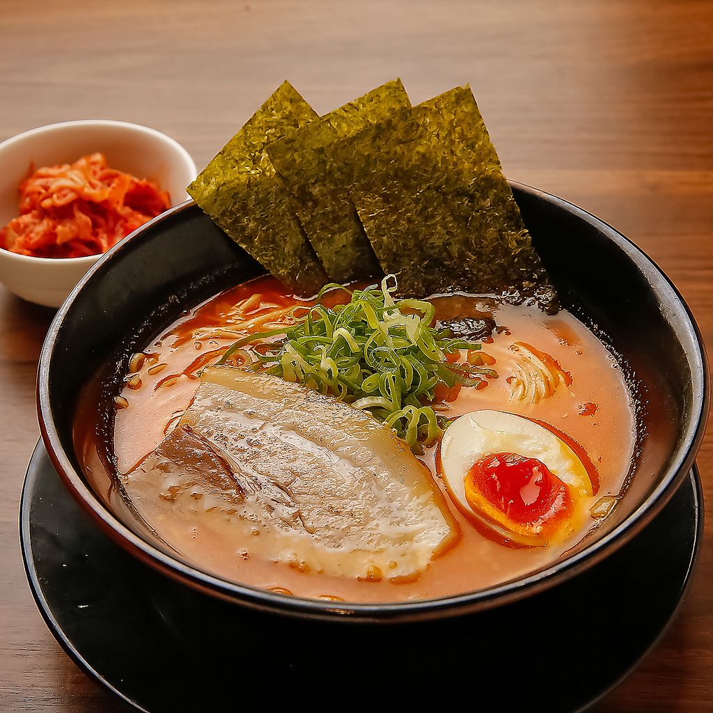 ラーメンご注文でライス一杯と替玉一回が無料★特製ラーメン1380円(税込)など、メニューも豊富です！