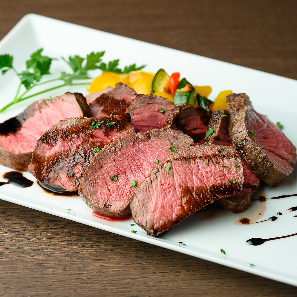 ジューシーな肉料理をお楽しみいただきたい方はコースがオススメ！ピッツァやパスタもついて大満足◎