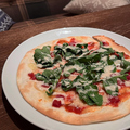料理メニュー写真&nbsp;摘みたてルッコラとサルサのピザ