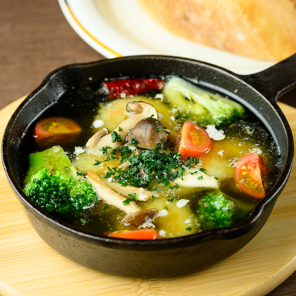 当店は女子会にもぴったりです！美しい盛り付けの料理は写真映え抜群、SNS映えするメニューが勢揃い