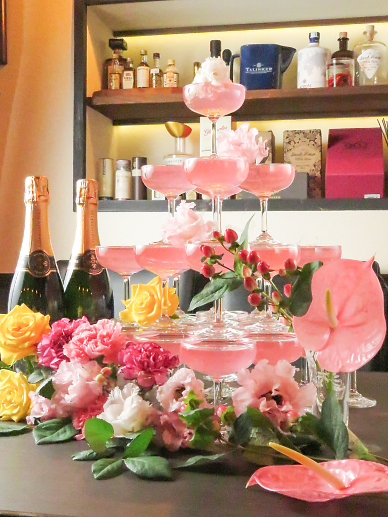 15名以上の貸切【結婚式二次会プラン2時間飲放付き 】コースではシャンパンタワーのご用意も可能です