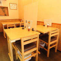 ゆったり寛げるテーブル席で、美味しい鰻を◎