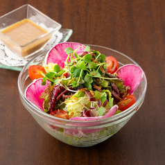 こだわりドレッシングの野菜サラダ