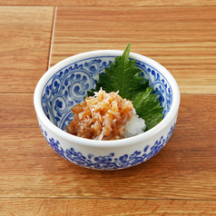 鯨の梅水晶/大根味噌漬けとクリームチーズ/つぶ貝わさび/いかの塩辛/ホタルイカの沖漬け/海ぶどう　各