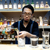 ウイスキーに精通した店長がオススメの一杯をご案内♪