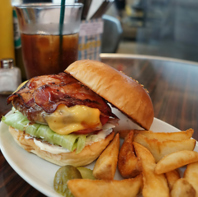 大迫力のアメリカンハンバーガー