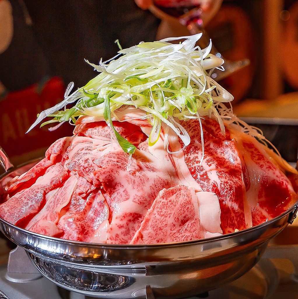 名物肉鍋としゃぶしゃぶは絶対に食べてほしい逸品！50種のワインと絶品料理をご堪能下さい♪