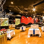 貸切は最大120名様まで。立食でのご利用で約140名様までのご利用にも対応可能。