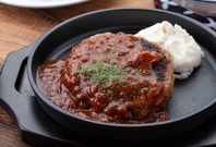 ランチは全メニューにサラダ、みそ汁が付いてます！