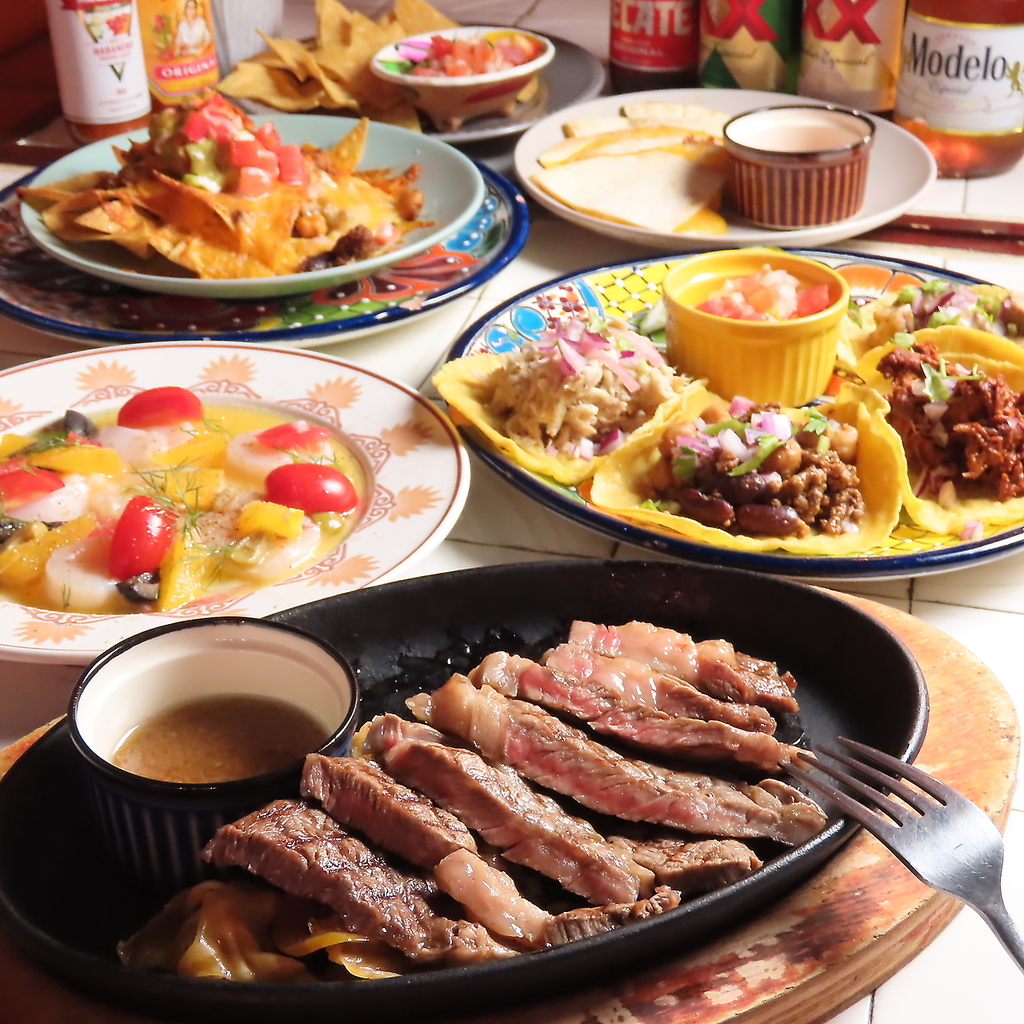 前菜からメイン、デザートまで、多種多様な本格アメリカン・メキシカン料理をお楽しみいただけます！