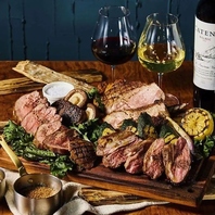 厳選されたサーロインや和牛肉寿司を堪能できる個室空間