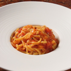 煮込みトマトのパスタ　バジル風味