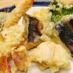 高級太白ごま油で揚げた天ぷらや、香ばしいフライは、冷酒や焼酎との相性が抜群です。