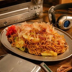 こぶしを掲げる!ソース焼きそば