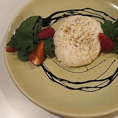 ブラッターチーズと季節のフルーツ