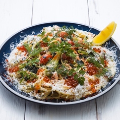 スモークサーモンとイクラ・ケールのレモンクリームソース