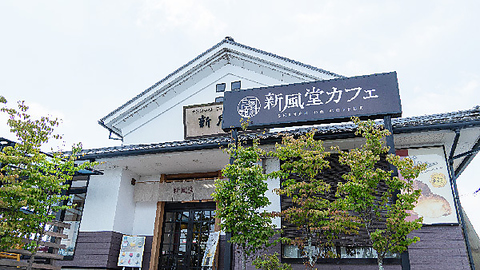 こだわりの自家焙煎コーヒーやスイーツ、お食事をお楽しみいただけます♪