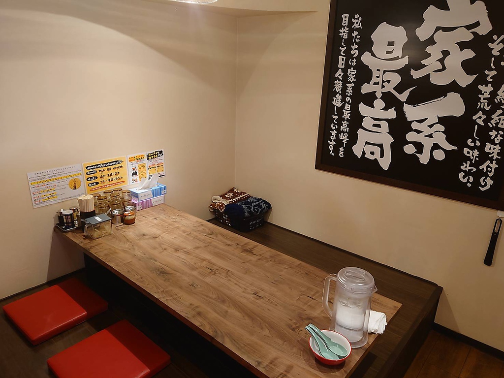 お子様連れに嬉しい♪足を延ばして寛げる小上がり席ご用意！さらにお子様にお菓子プレゼント！！