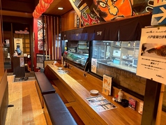 カウンターでまったり飲めます