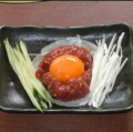 料理メニュー写真&nbsp;桜ユッケ/和牛たたき　各