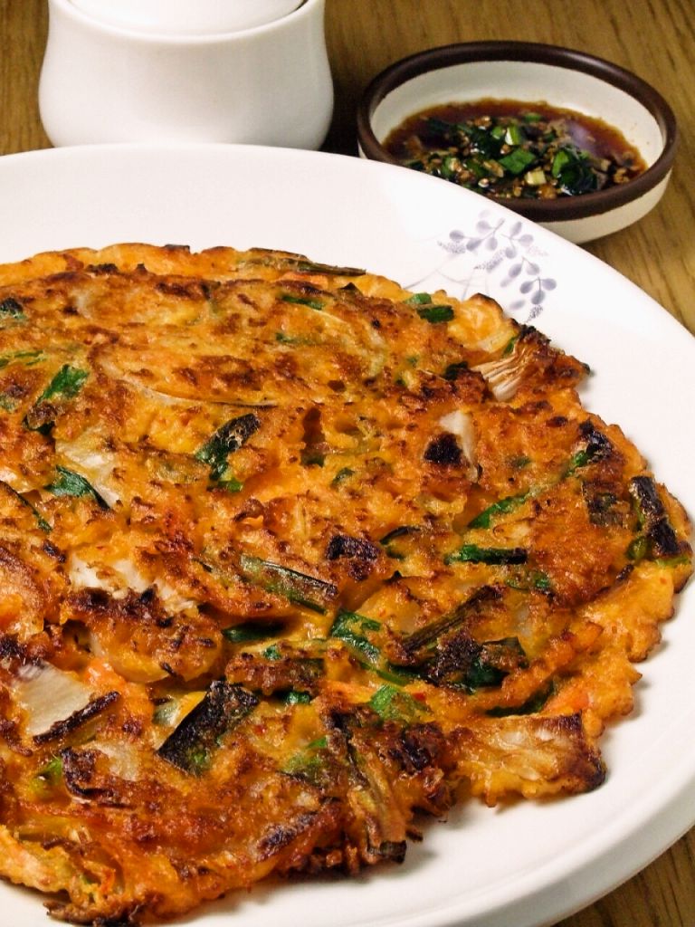 大人気のチヂミ！種類も豊富です♪自家製のタレも美味しい！