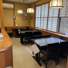 2名様掛けのテーブル席もございます！