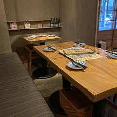 2名様から8名様まで変幻自在。一番楽しく店内の雰囲気が味わえます。