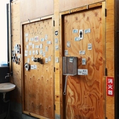 お手洗いもすぐ近くに設置。安心して長時間の滞在を楽しめます。