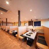 【無煙ロースターを採用】テーブルには無煙ロースターを設置。煙の少ない、快適な環境でお食事をお楽しみいただけます。