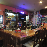 懐かしレトロ空間で1曲100円カラオケ！