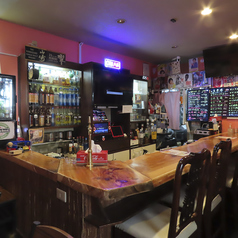 懐かしレトロ空間で1曲100円カラオケ！