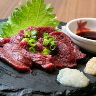 山賊焼き、馬刺しなど信州の郷土料理をご用意。
