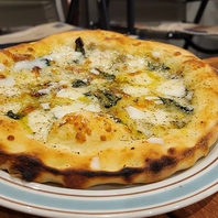 焼きたて香る手作りピザ◎