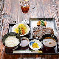 贅沢な満足感を叶えるディナーセットもお得にご提供★