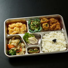 広東弁当（メイン：イカのXO醤炒め）