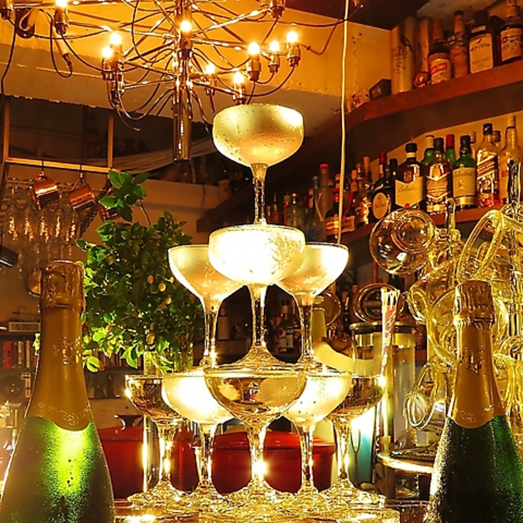 貸切時の豪華特典シャンパンタワー！その他多彩なパティースペースをご用意してお待ちしております！