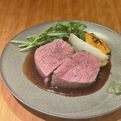 国産和牛をこだわりのソースで味わう