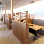 お気軽にご利用いただけるテーブル席を多数ご用意◎お仲間同士の集まりや女子会などにぴったりです♪