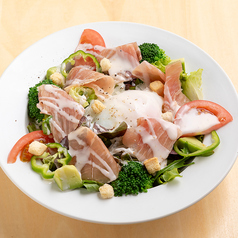 桜王ポーク生ハムのシーザーサラダ