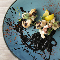 イカゲソのフリット イカ墨とマヨネーズのソース