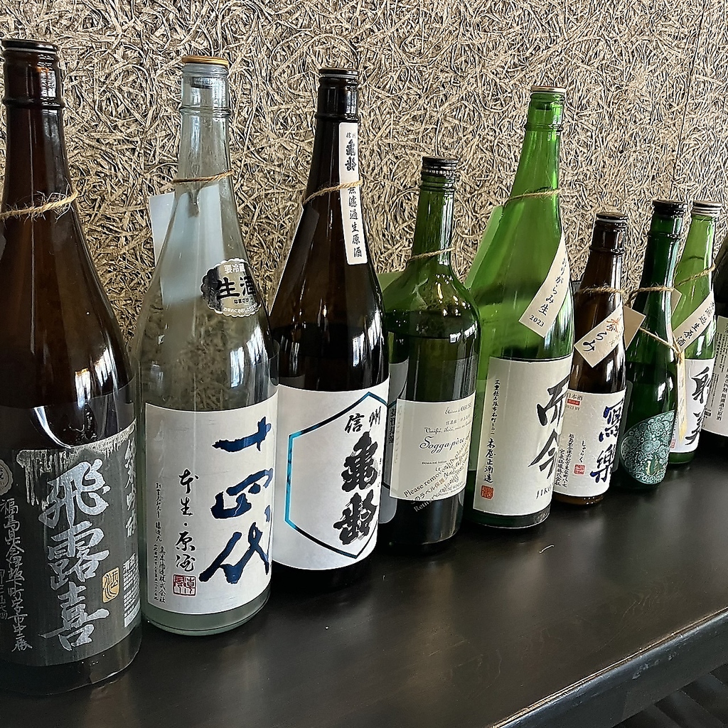 県内外の日本酒を常時100種ご用意！日毎に変わるラインナップでいつ行って楽しめること間違いなし♪