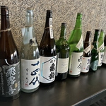 県内外の日本酒を常時100種ご用意！日毎に変わるラインナップでいつ行って楽しめること間違いなし♪